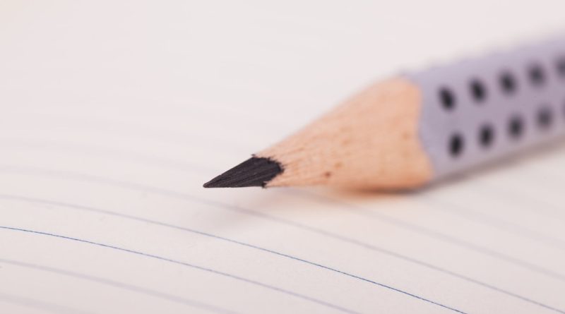 Lápis preto apontado