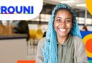 Estudante candidata ao Prouni sorrindo